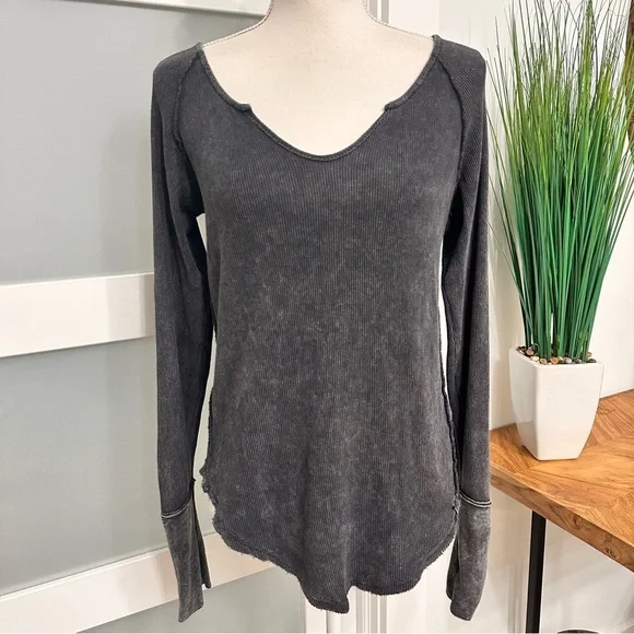 WE THE FREE Black Charcoal Ribbed Layer Up Long Sleeve Tee SZ Medium Grunge - Picture 1 of 10